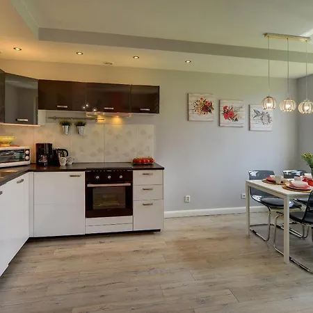 Gustowny Sun Seasons 24 W Karpaczu Z Tarasem By Renters